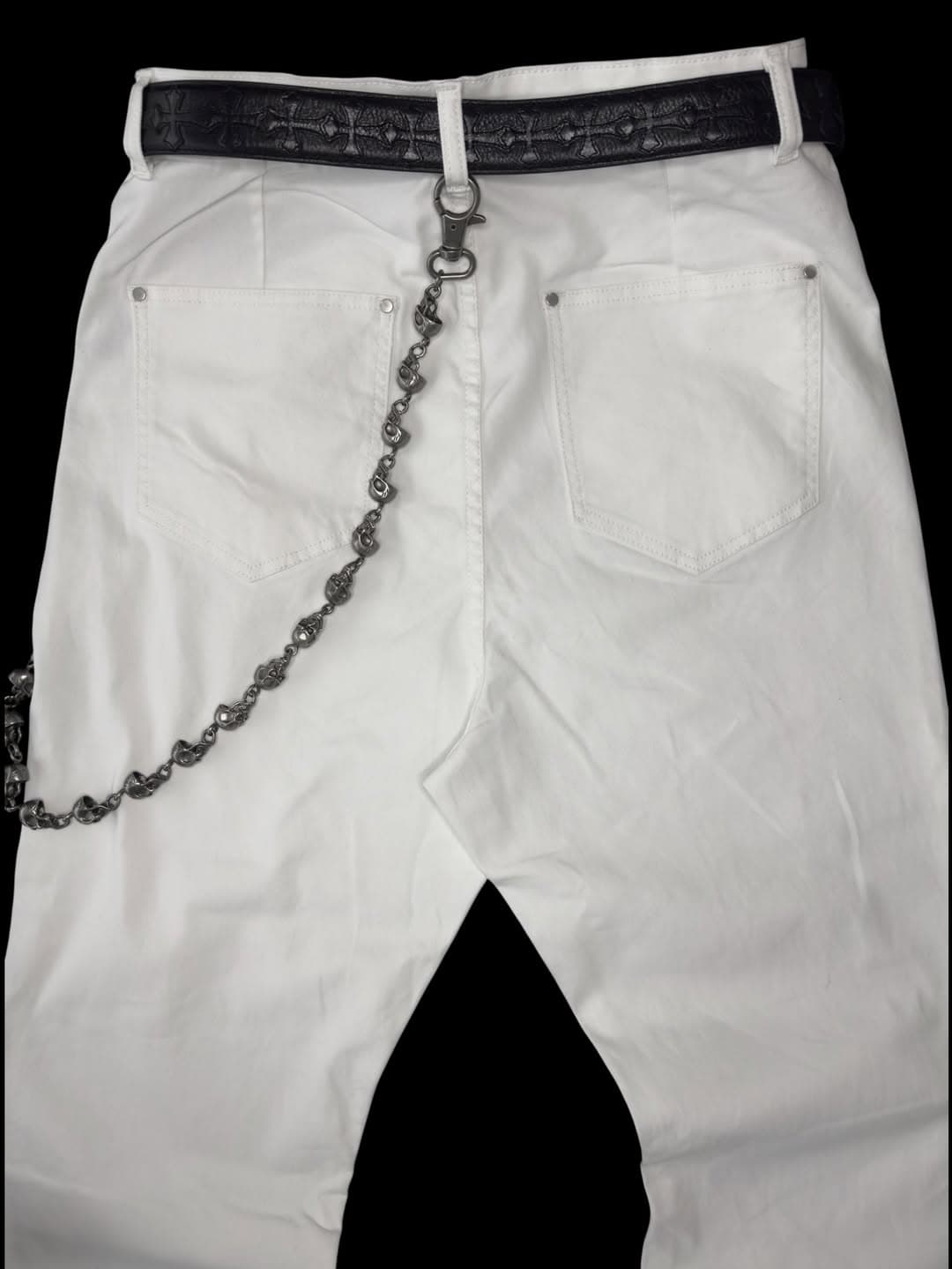 WHYTE Bootcut — close-up of Chrome-cross leather belt and skull chain